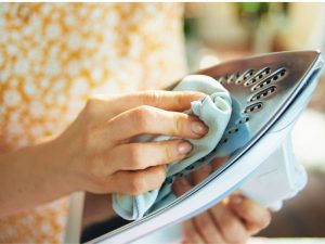 limpiar una plancha quemada, métodos eficaces