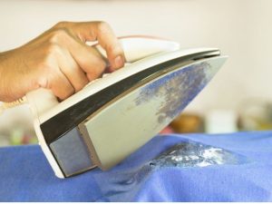 limpiar una plancha quemada, causas comunes