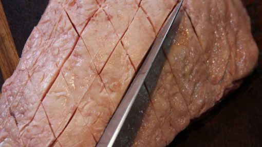 cortes en rombo sobre la picaña para la receta de picaña a la parrilla