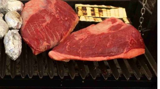 picaña a la parrilla con la piel hacia abajo