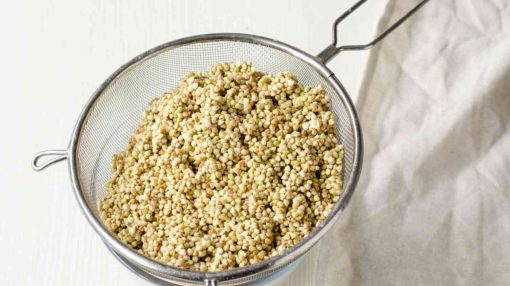 escurriendo el trigo para la receta