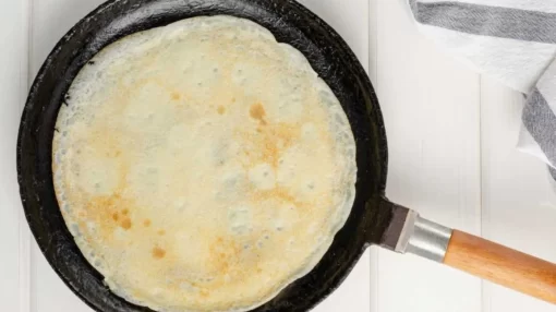 Cocinando los crepes en una sartén