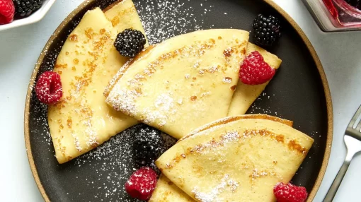 Rellenar los crepes con ingredientes dulces o salados.