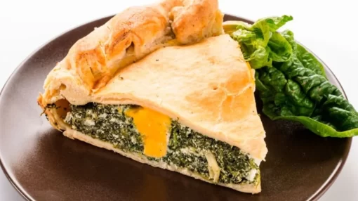Porción de pastel de acelga
